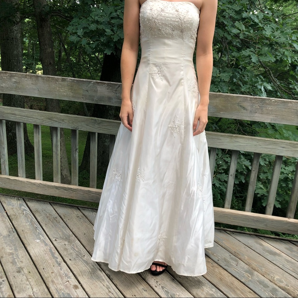 Evening gown or wedding gown